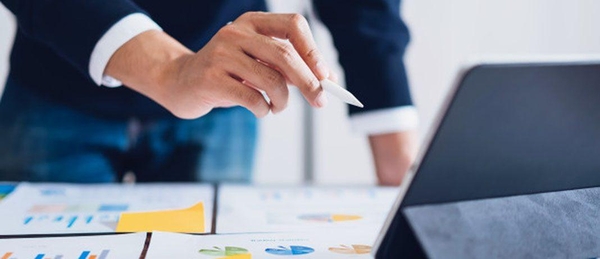 Lợi ích của hợp đồng điện tử là giúp giảm chi phí in ấn, đi lại